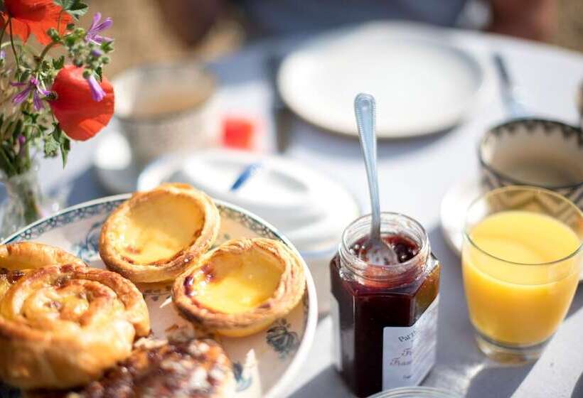 تختخواب و صبحانه Le Mas Des Romarins