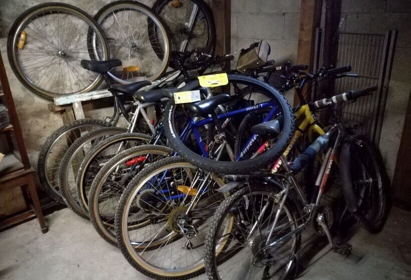 تختخواب و صبحانه Le Mas Des Romarins