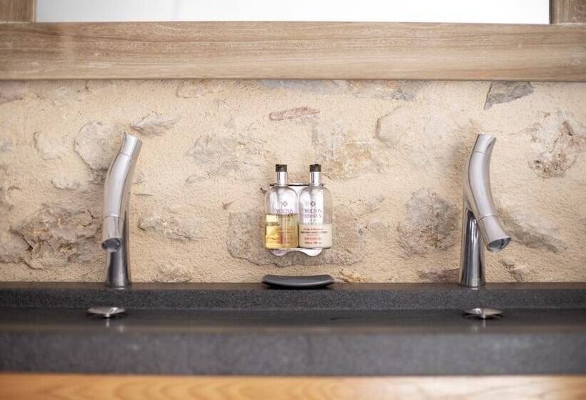 تختخواب و صبحانه Le Mas Des Romarins