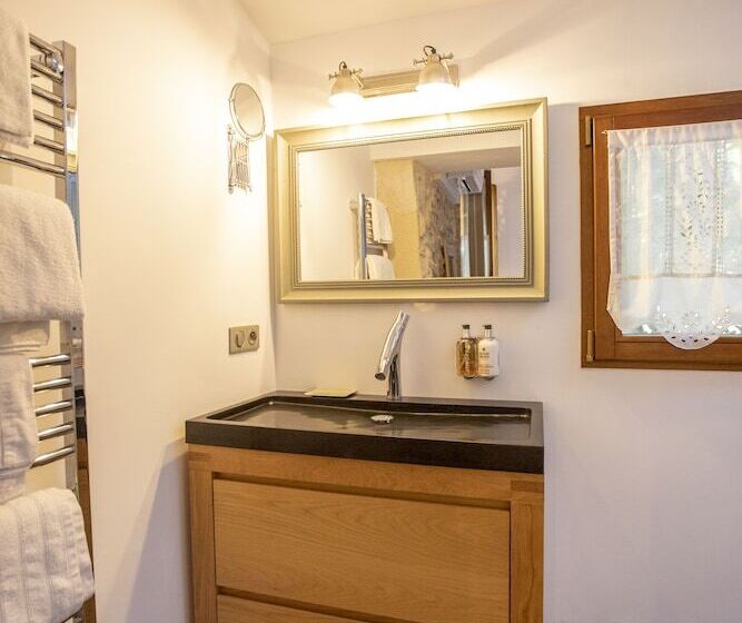 تختخواب و صبحانه Le Mas Des Romarins