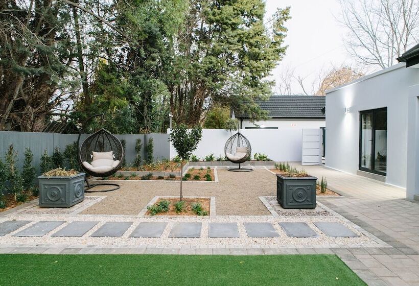 펜션 30 On Whites Guesthouse