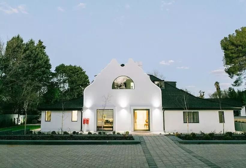 Majatalo 30 On Whites Guesthouse