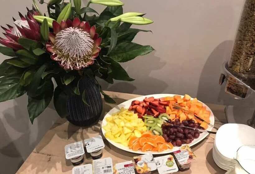 펜션 30 On Whites Guesthouse