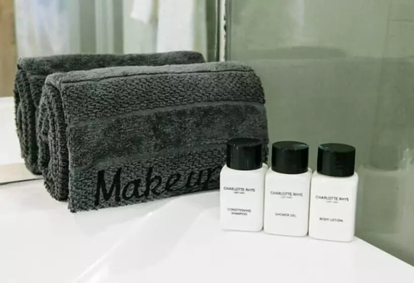 Majatalo 30 On Whites Guesthouse