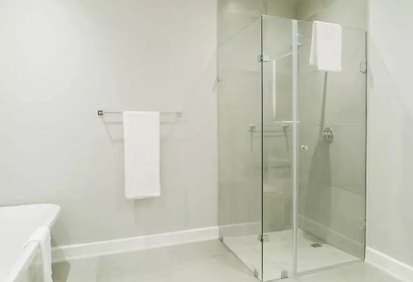 Majatalo 30 On Whites Guesthouse