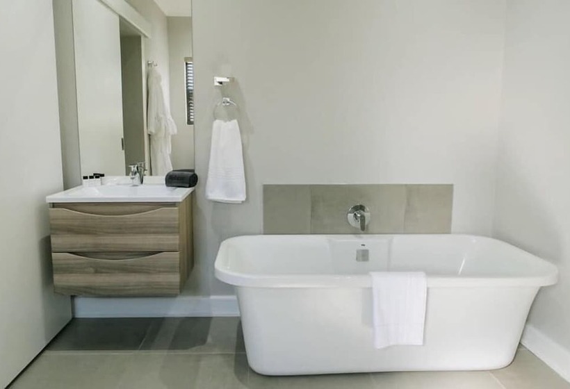 펜션 30 On Whites Guesthouse