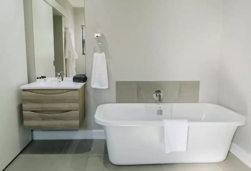 Majatalo 30 On Whites Guesthouse