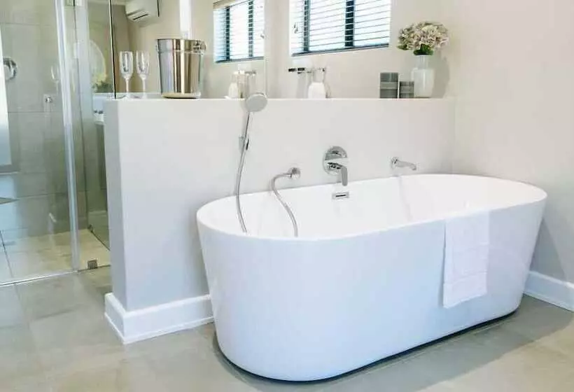 Majatalo 30 On Whites Guesthouse