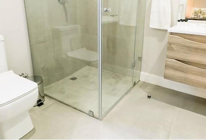 펜션 30 On Whites Guesthouse