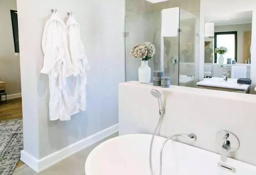 Majatalo 30 On Whites Guesthouse