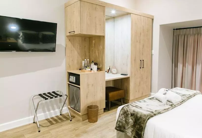 Majatalo 30 On Whites Guesthouse