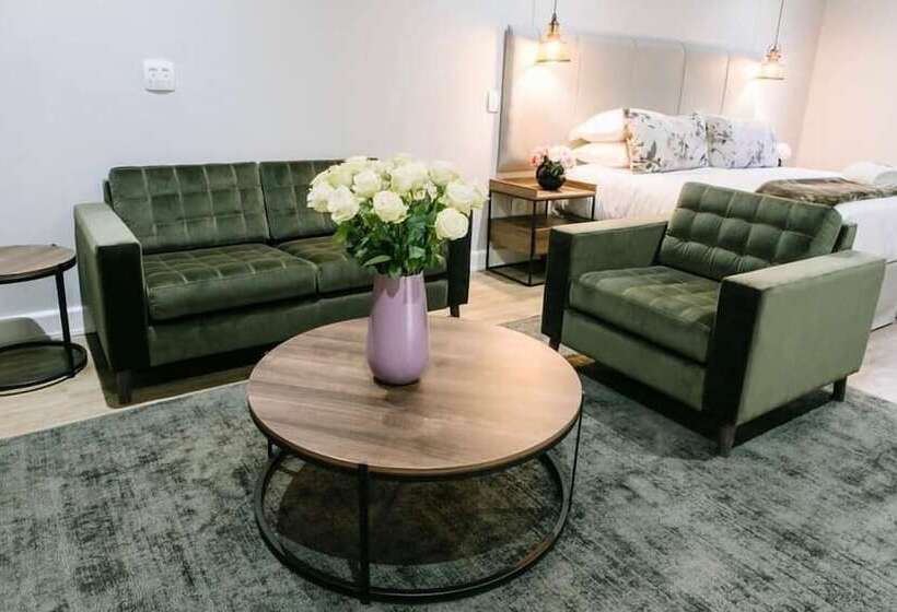 펜션 30 On Whites Guesthouse