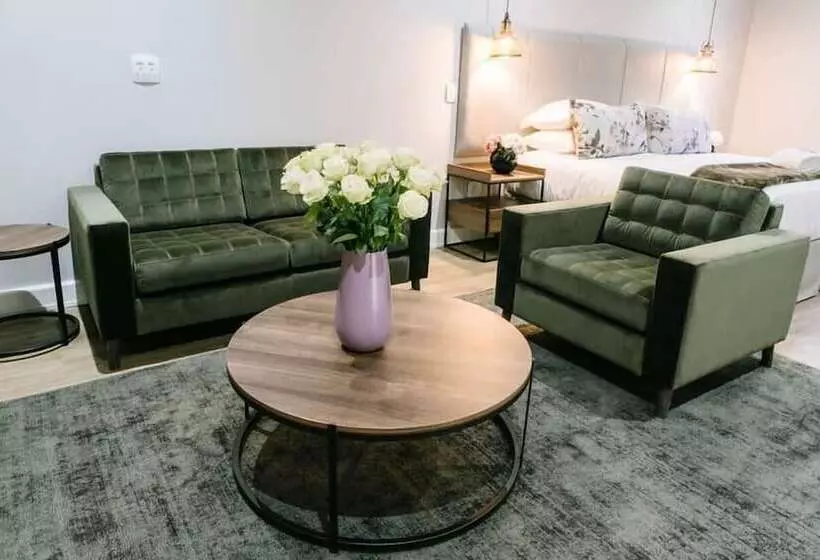 Majatalo 30 On Whites Guesthouse