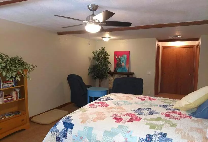 Ponderosa Ridge A B & B