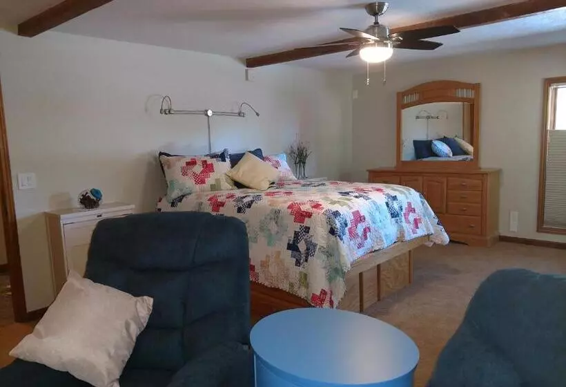 Ponderosa Ridge A B & B