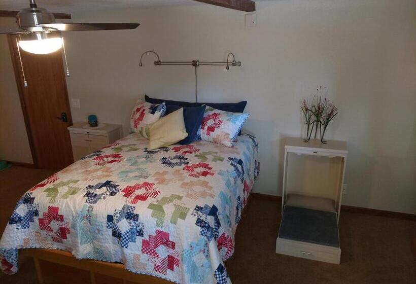 Ponderosa Ridge A B & B