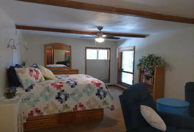 Ponderosa Ridge A B & B