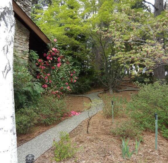 Ponderosa Ridge A B & B