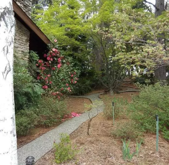 Ponderosa Ridge A B & B