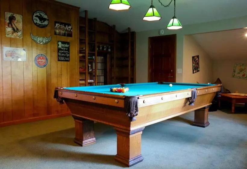 Ponderosa Ridge A B & B