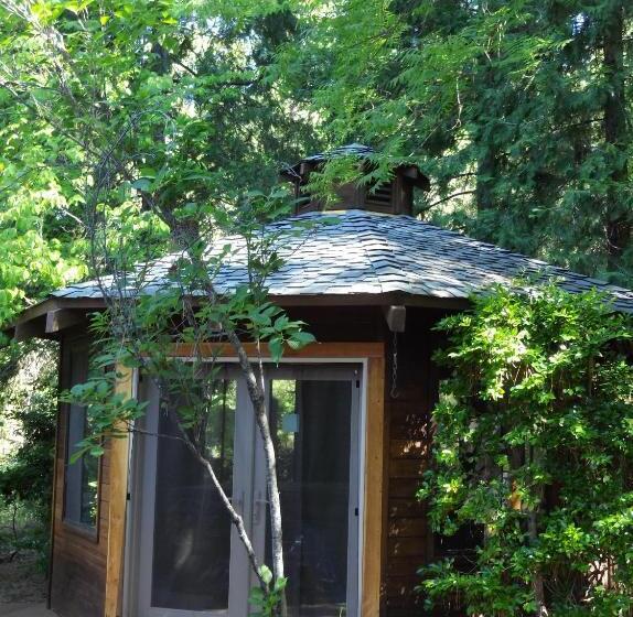 Ponderosa Ridge A B & B