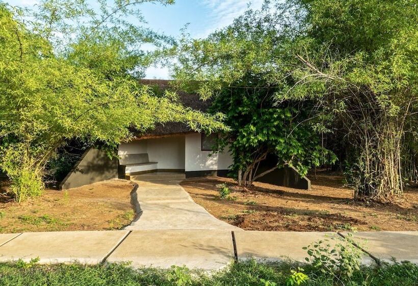 Отель Red Earth Tadoba