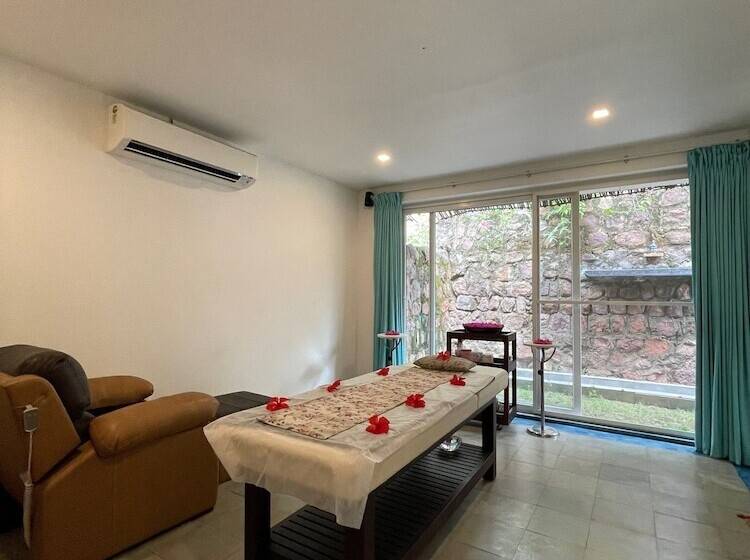 Отель Red Earth Tadoba