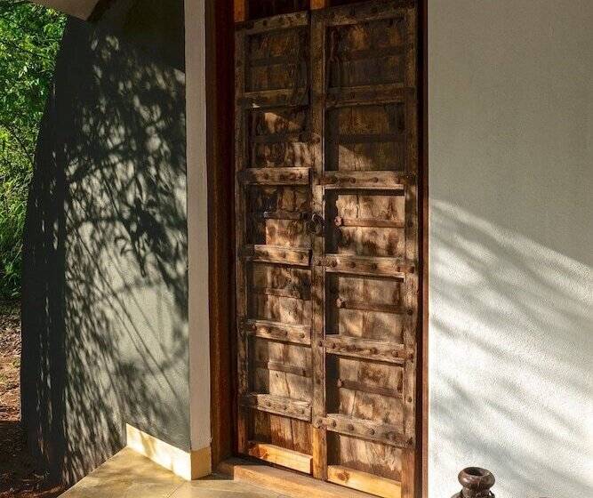 Отель Red Earth Tadoba