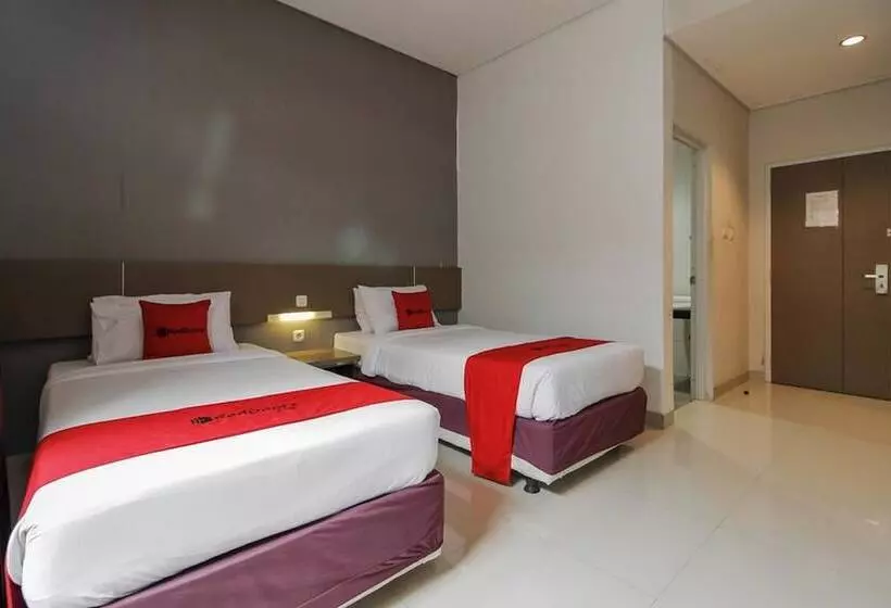 ホテル Reddoorz Near Goa Sunyaragi