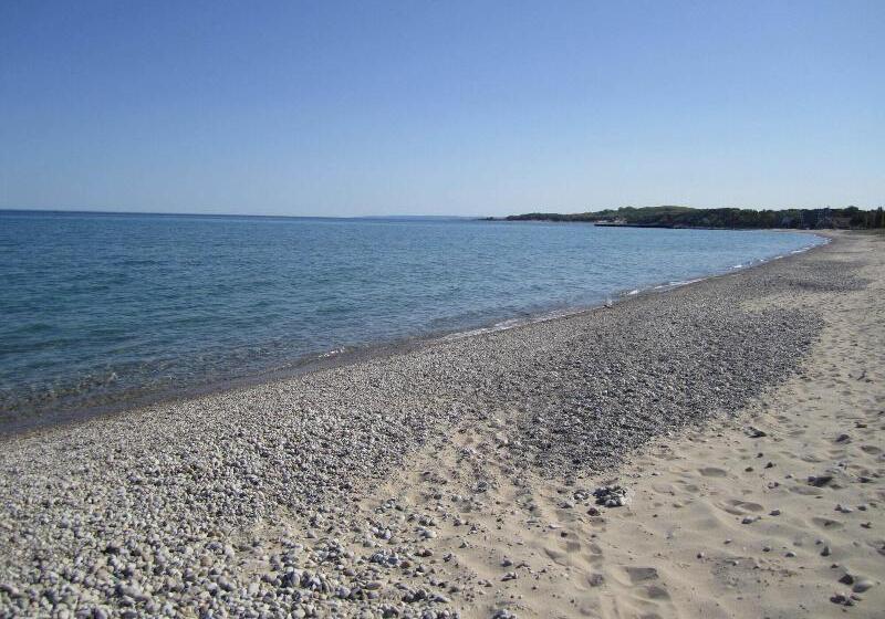 مبيت وإفطار Charlevoix House