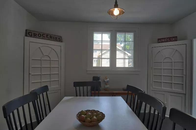 Aamiaismajoitus (B&B) Charlevoix House