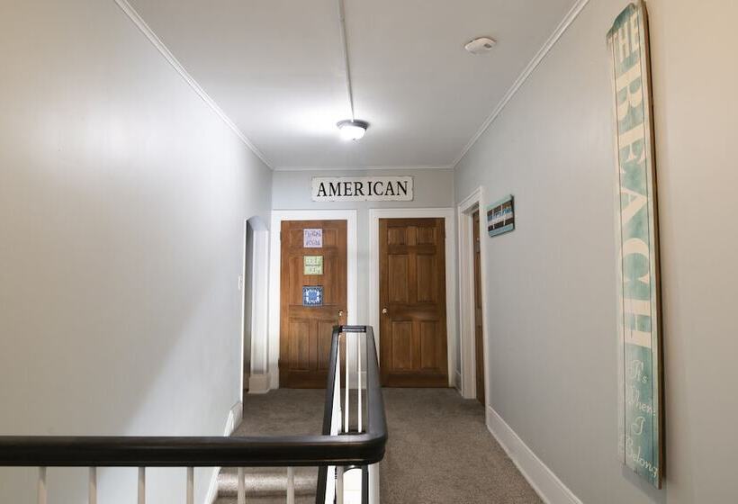 مبيت وإفطار Charlevoix House