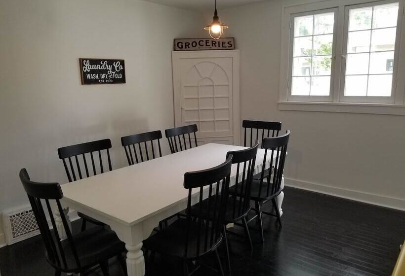 مبيت وإفطار Charlevoix House