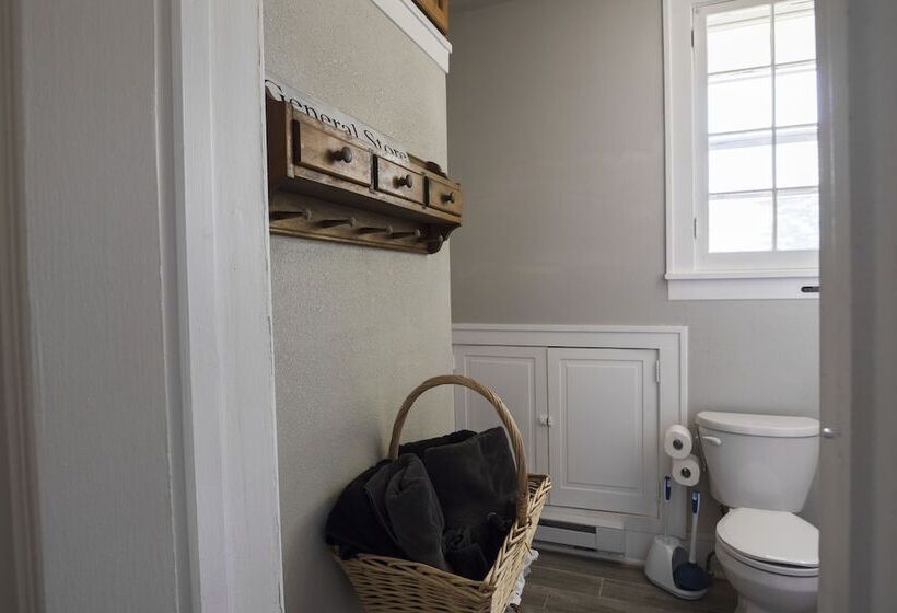 مبيت وإفطار Charlevoix House