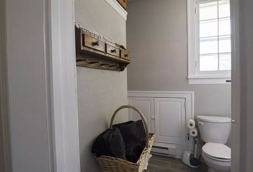 Aamiaismajoitus (B&B) Charlevoix House