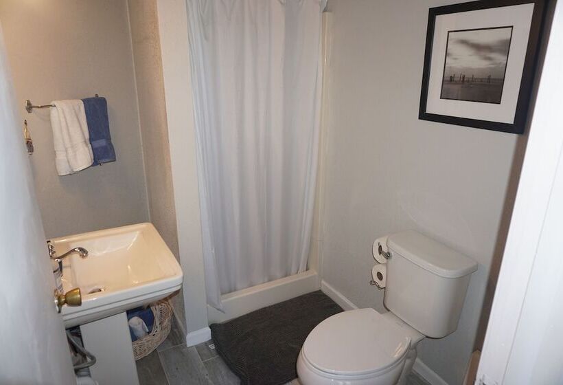 مبيت وإفطار Charlevoix House