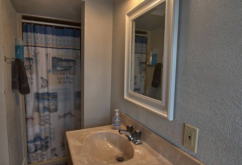 مبيت وإفطار Charlevoix House