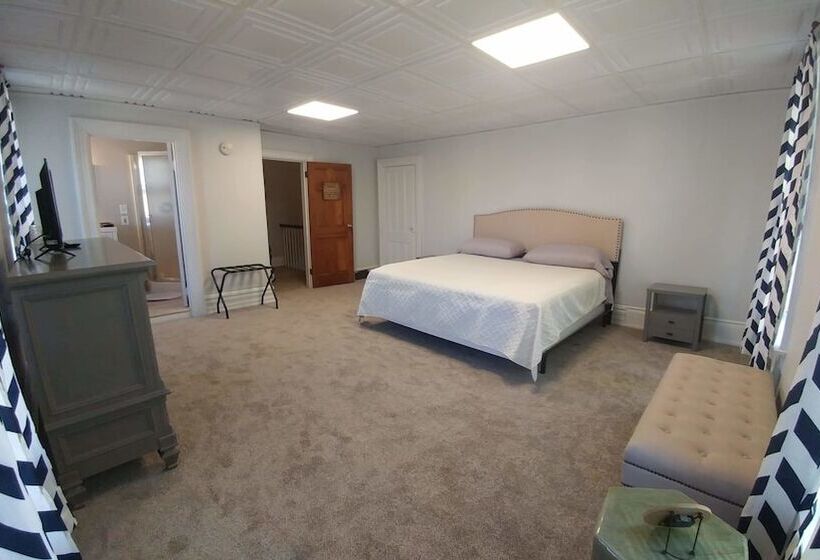 مبيت وإفطار Charlevoix House