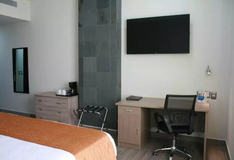 هتل Comfort Inn Irapuato