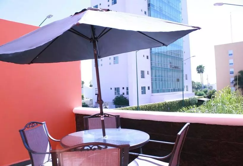 هتل Comfort Inn Irapuato