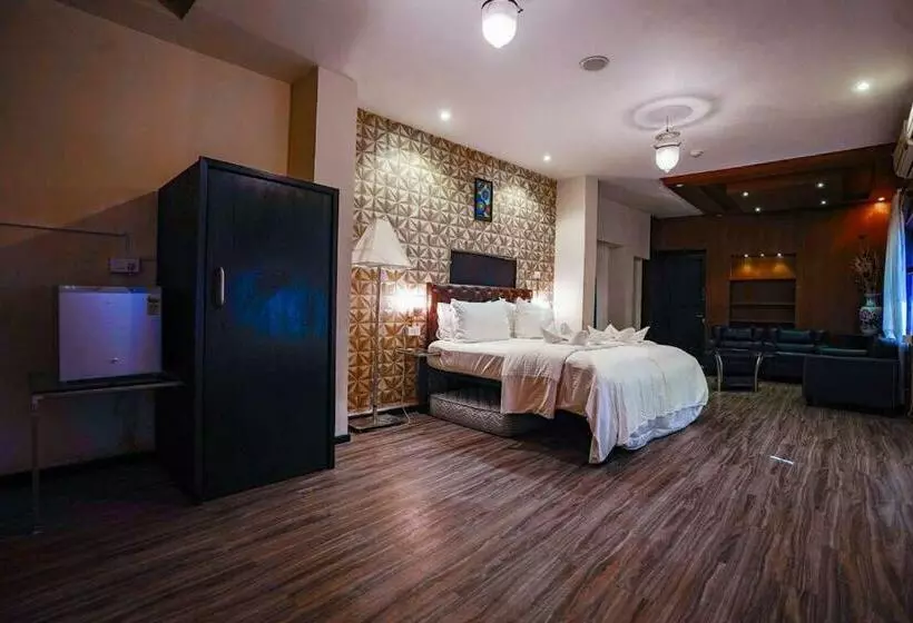 Creek Hotel   Panaji