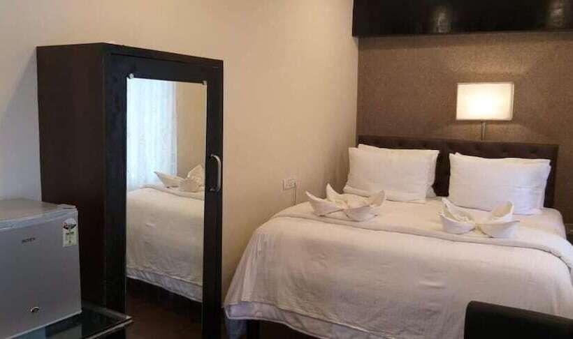 Creek Hotel   Panaji