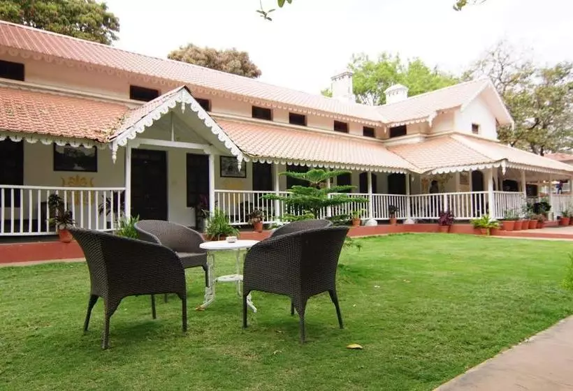 ホテル Mpt Karnikar Bungalow