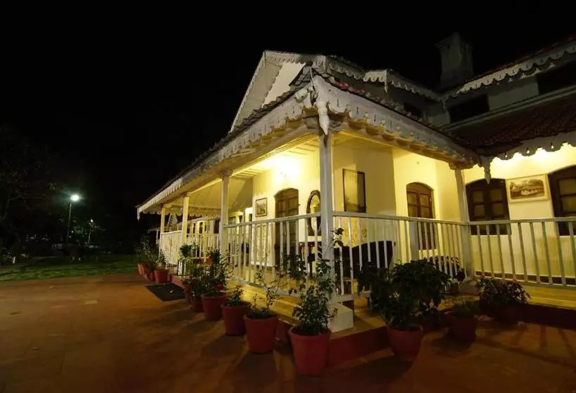ホテル Mpt Karnikar Bungalow