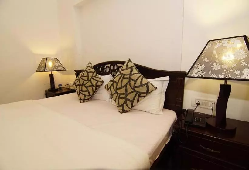 ホテル Mpt Karnikar Bungalow