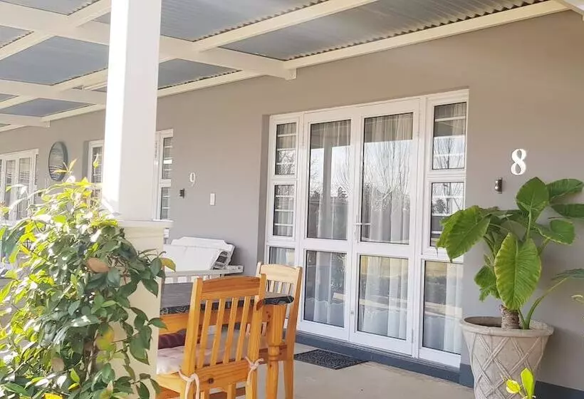 ペンション Graceland Guesthouse