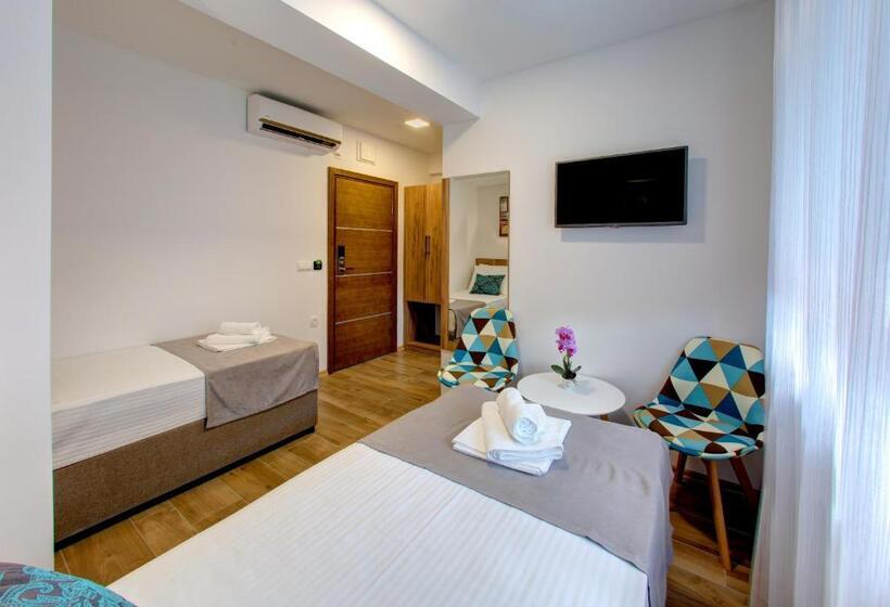 پانسیون Villa Floris