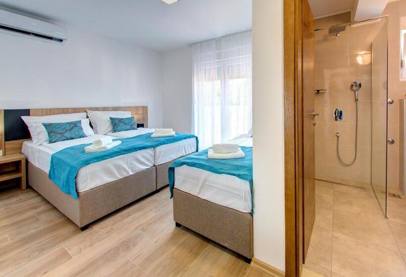 پانسیون Villa Floris