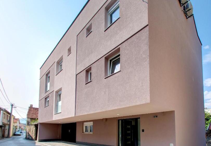 پانسیون Villa Floris