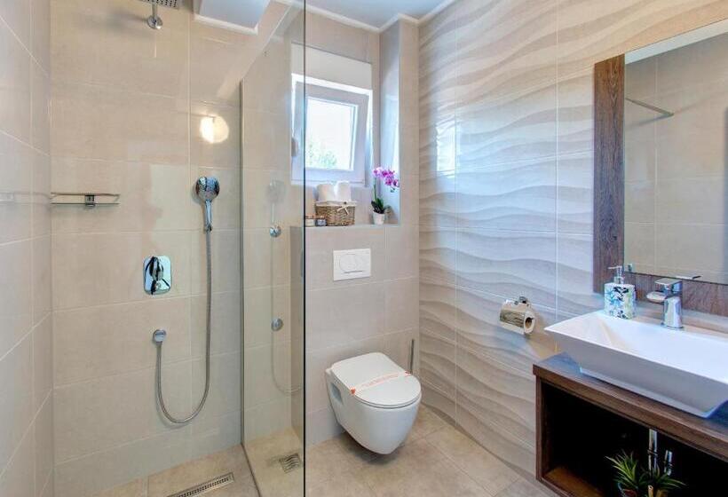 پانسیون Villa Floris